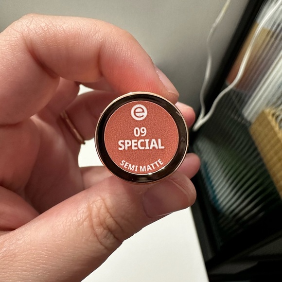 Essence Lipstick 09 Special - Picture 3 of 3